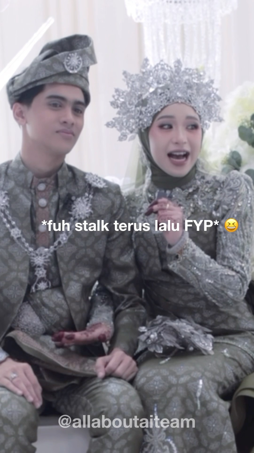 Fatin Buat First Move La!! Fatin Kasi Gift Terus Aiman Dm Kat IG Eh! Haa Sweet ? #aieman #aifatin